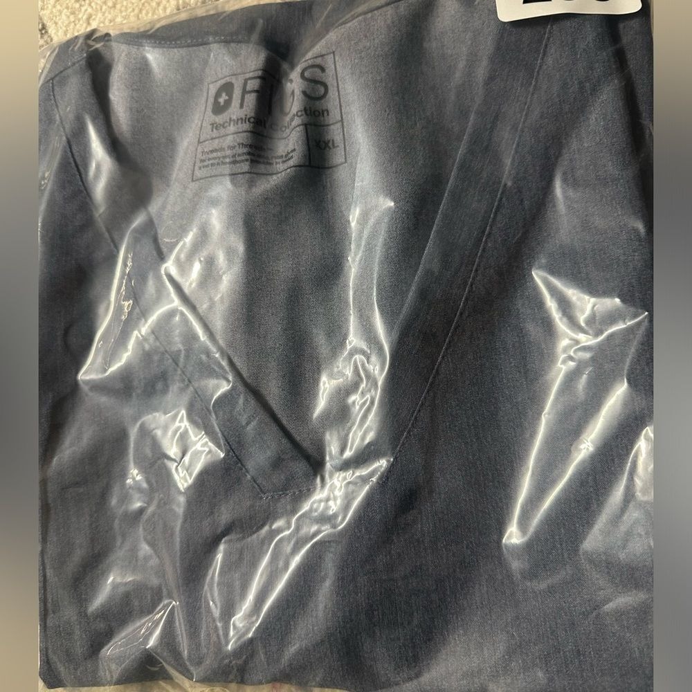 Figs Casma three pocket scrub top Graphite Size XXL Like Excellent Condition - Picture 10 of 10